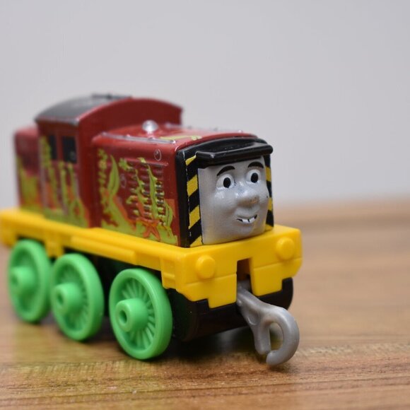 Seaweed Salty Trackmaster Push Along Train Toy 2018 Thomas & Friends Mattel - Picture 7 of 8
